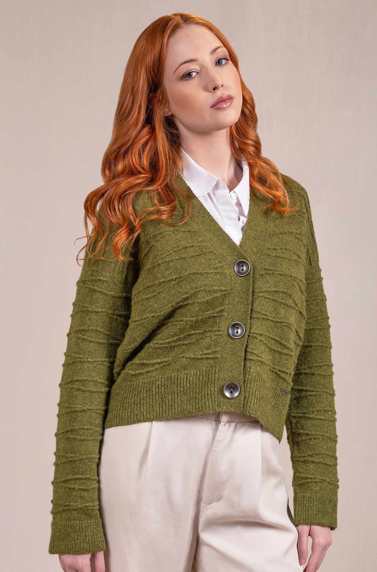 Strickjacke VALERY aus 100% Alpaka avocado